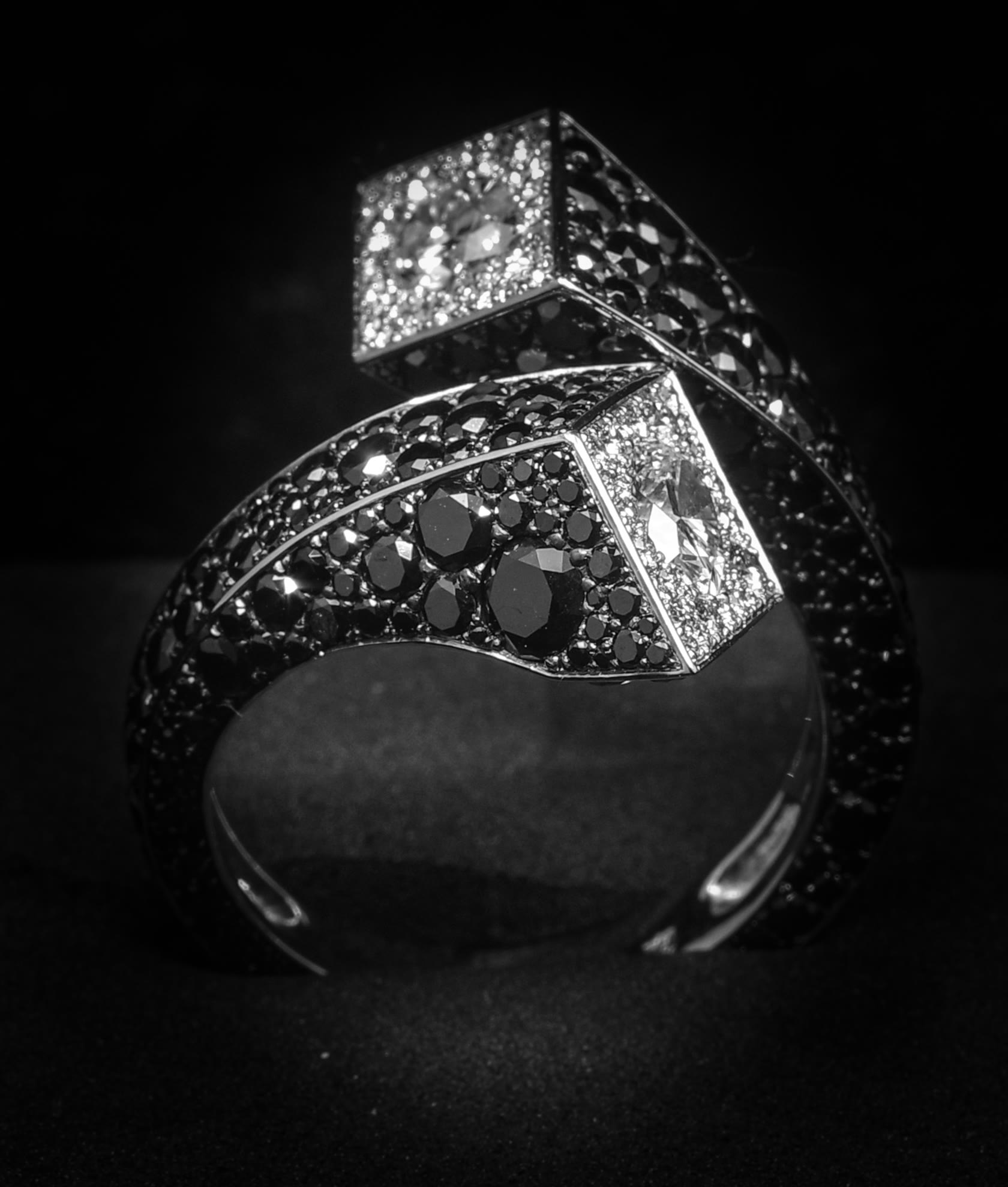 Bague TOI et MOI, or blanc 750, diamants blancs et noirs