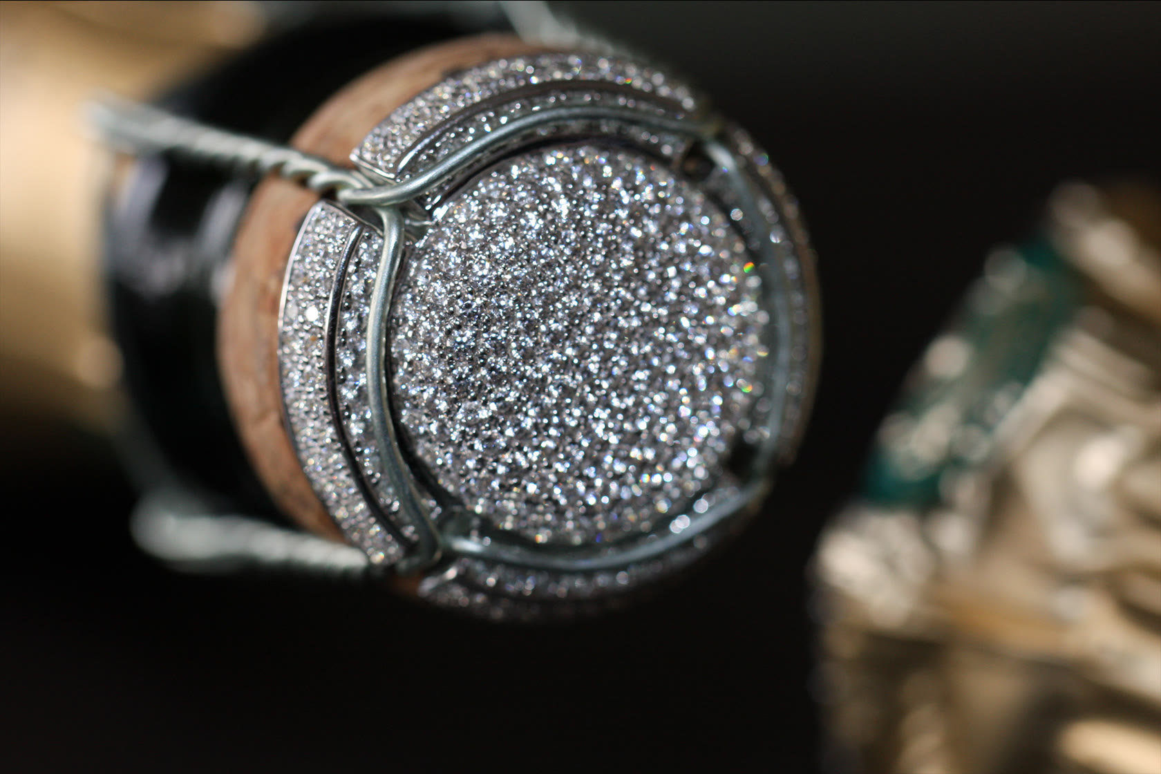 Le muselet de champagne serti, sur son bouchon